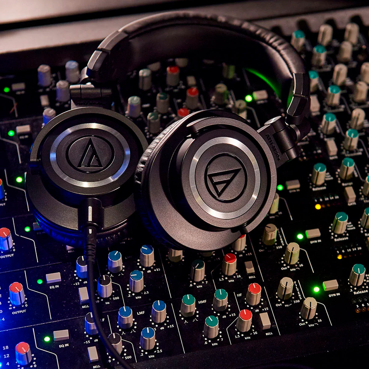 Fone De Ouvido Athm50x Preto Audiotechnica [F108]